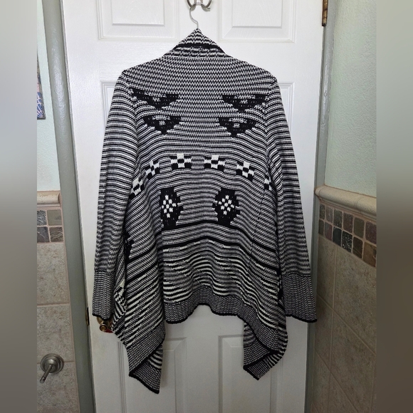 GAP Sweaters - Gap Striped Southwestern Design Black and White Cardigan Cabincore Boho Med.Tall